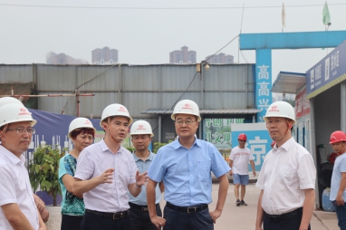 集團(tuán)公司董事長(zhǎng)鄧華帶隊(duì)前往內(nèi)江市、隆昌市考察紡織、糧食儲(chǔ)運(yùn)、撬裝加油等項(xiàng)目