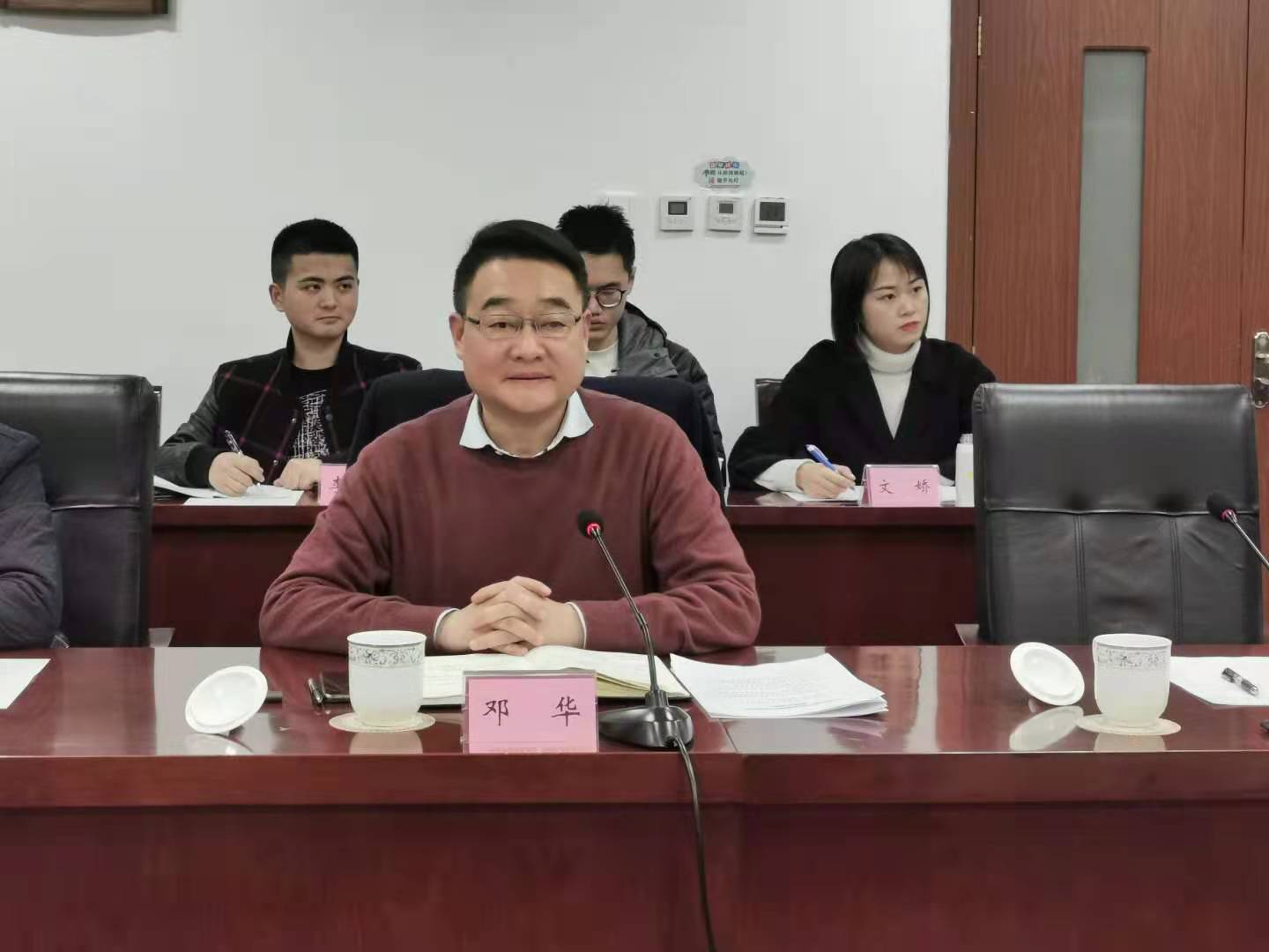 “省、市、縣三級(jí)聯(lián)動(dòng)，多方齊力推動(dòng)達(dá)州苧麻產(chǎn)業(yè)發(fā)展”。