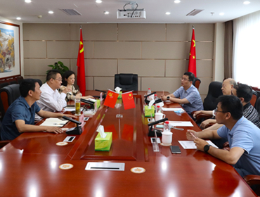 鄧華會見四川大學(xué)教授葉光斗、巨石集團(tuán)成都有限公司執(zhí)行董事、總經(jīng)理陳杰等一行