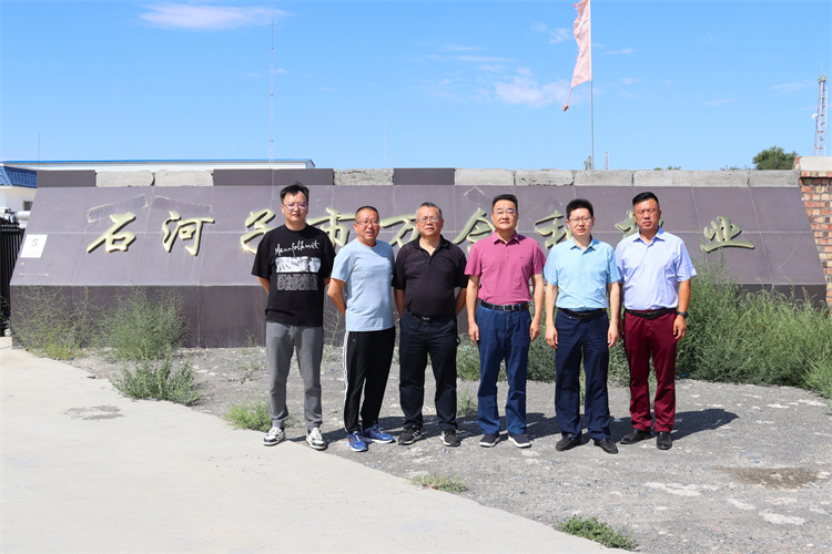 省供銷社黨組副書記、監(jiān)事會主任張強(qiáng)調(diào)研集團(tuán)公司在疆合作企業(yè)