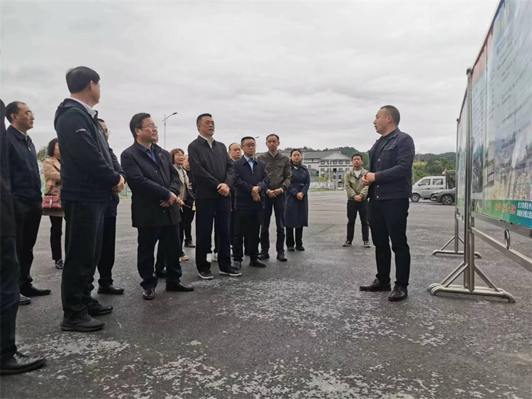 自貢市人大常委會副主任、民建自貢市委主委王孝謙一行考察四川供銷西南冷鏈物流基地