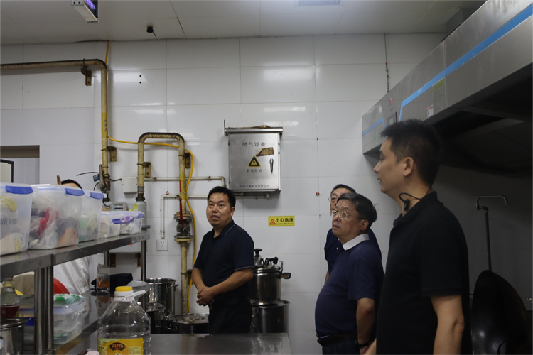 省供銷社黨組成員、理事會副主任向偉益帶隊檢查指導棉麻集團安全生產(chǎn)工作