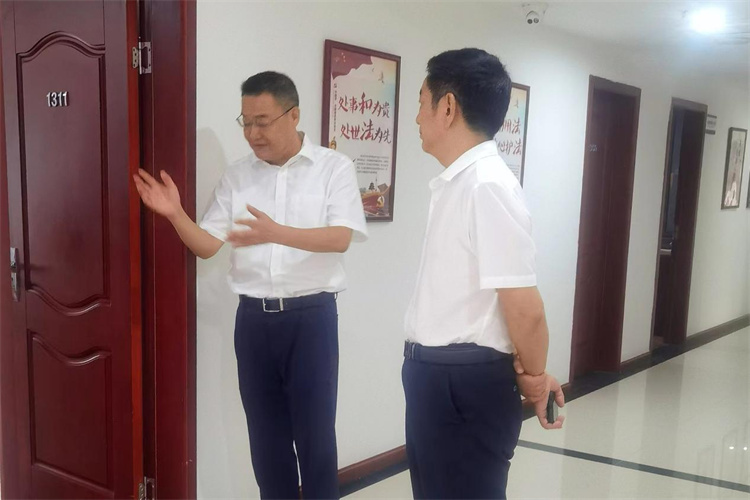 省供銷社黨組成員、機關(guān)黨委書記李先明帶隊檢查指導棉麻集團安全生產(chǎn)工作