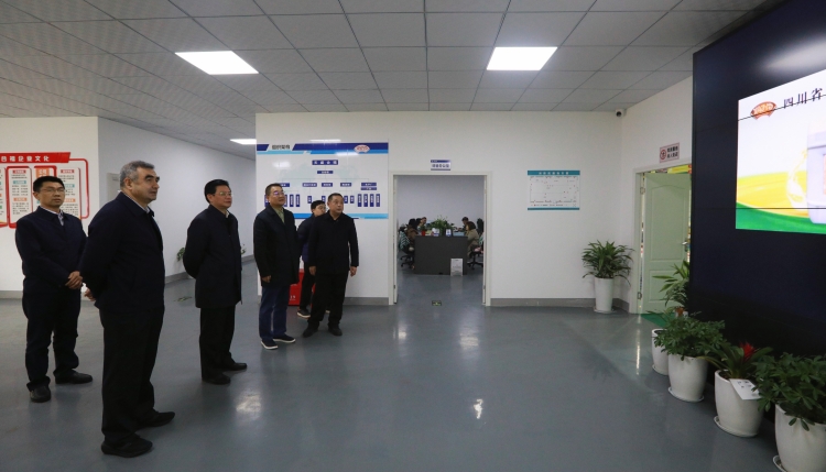 中華全國供銷合作總社常務理事、經(jīng)濟發(fā)展與改革部部長阿地力?吾布力到棉麻集團 龍泉農(nóng)產(chǎn)品集配中心調(diào)研